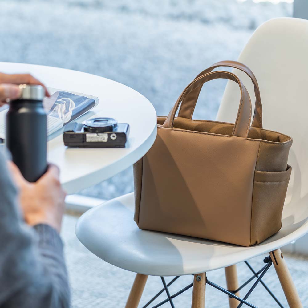 【NEW】Daily Tote / Camel