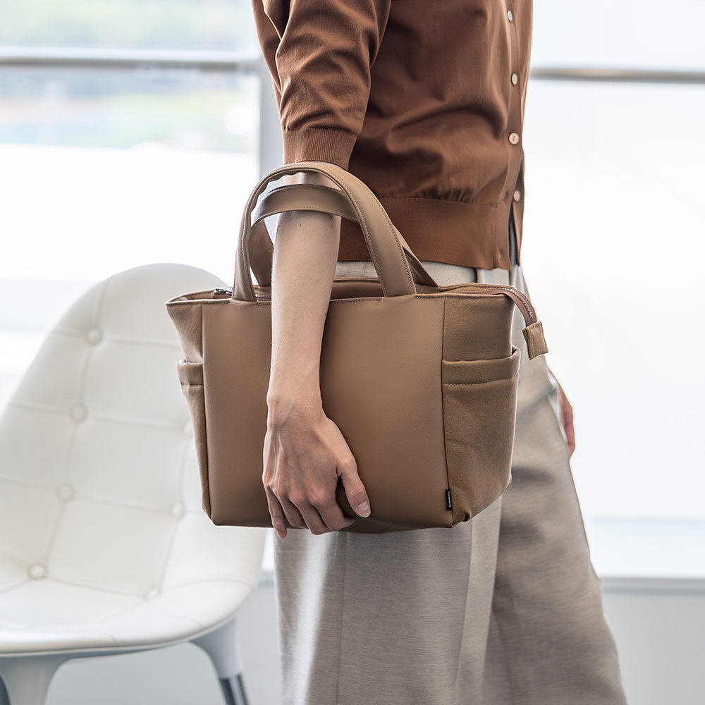 【NEW】Daily Tote / Camel